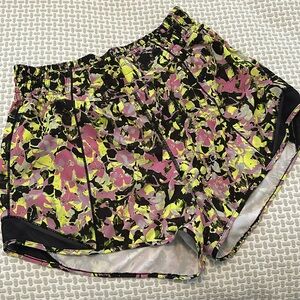 Lululemon high rise Hotty Hot shorts